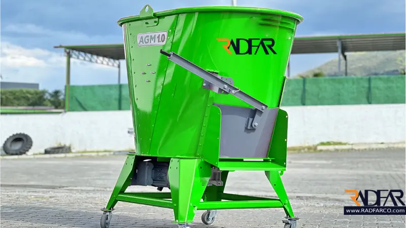 آشنایی با انواع فیدر میکسر؛ کدام مدل برای گاوداری شما بهتر است؟ 4 انواع فیدر میکسر